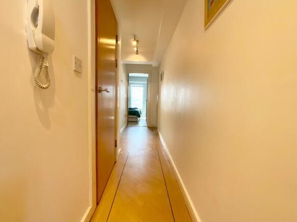 2 bed Flat for sale Image 7
