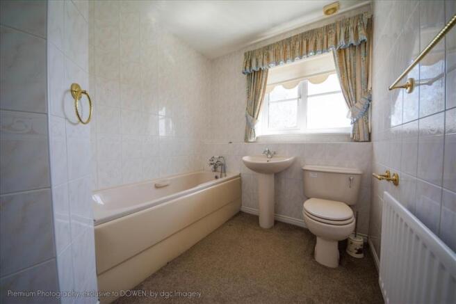 FAMILY BATHROOM