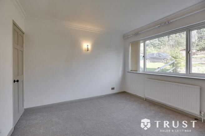 4 bed Semi-Detached to rent Image 8