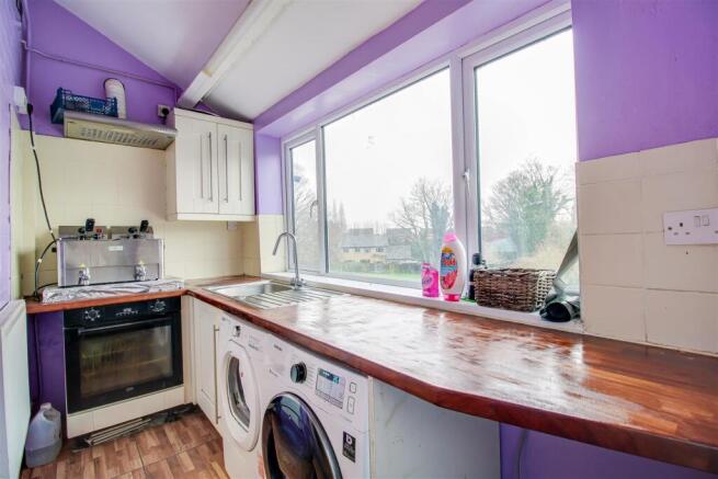 4 bed Detached for sale Image 8