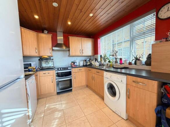 4 bed Semi-Detached Bungalow for sale Image 7