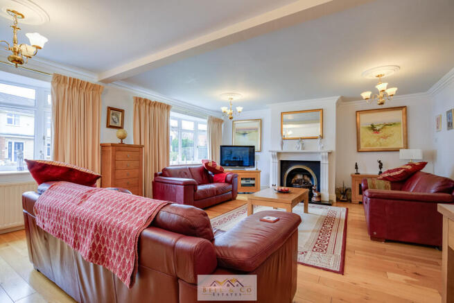 5 bed Detached Bungalow for sale Image 5