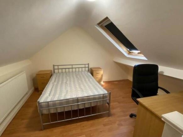 32 Treherbert bedroo