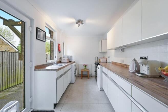 Wyeths Road, Epsom, KT17 photo 4