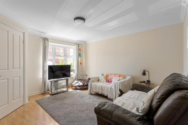 3 bed End of Terrace to rent Image 4