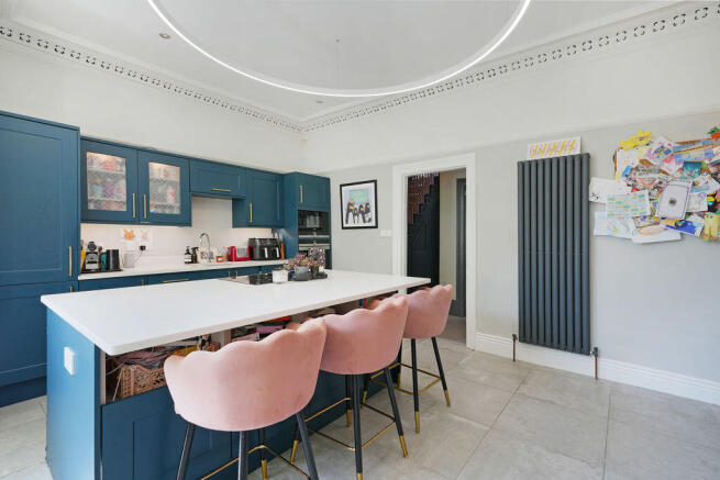 5 bed Detached for sale Image 12