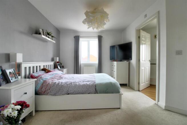 Bedroom 1.jpg