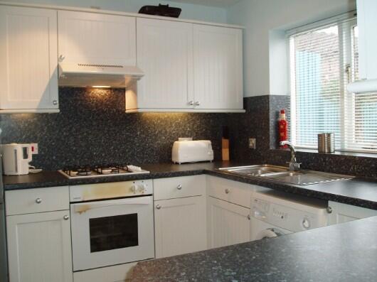 KITCHEN/BREAKFAST