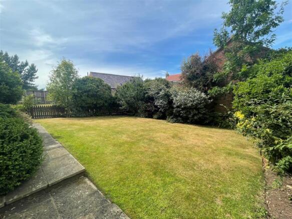 FRONT GARDEN