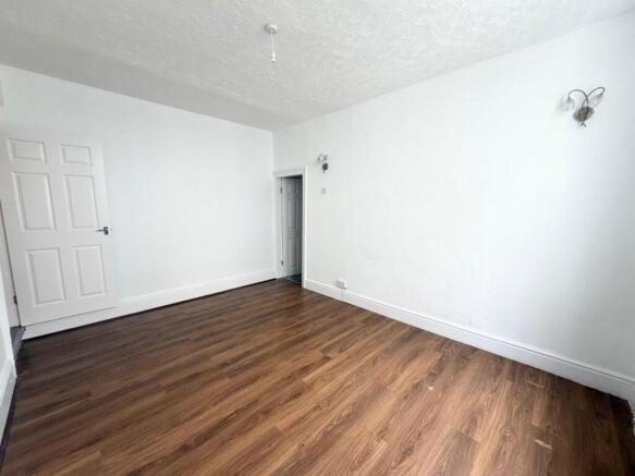 3 bed Semi-Detached to rent Image 4