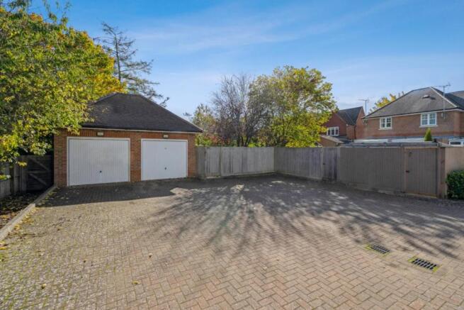 Garage & Parking