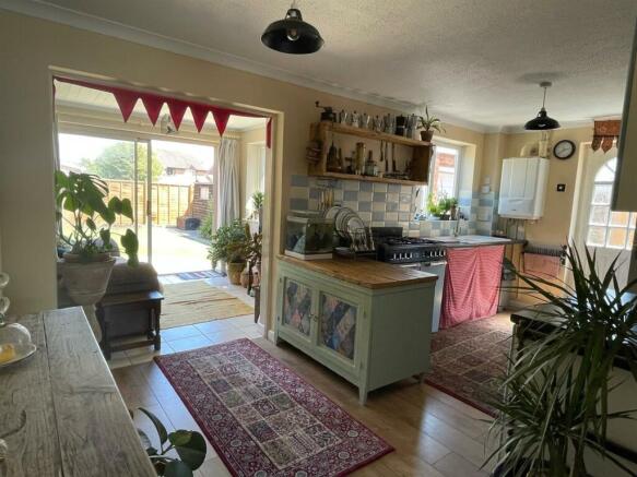 Kitchen3.jpg