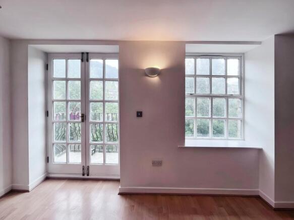 2 bed Apartment for sale Image 4