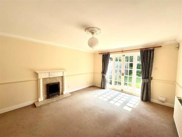 10 Easenby Close lounge.jpg