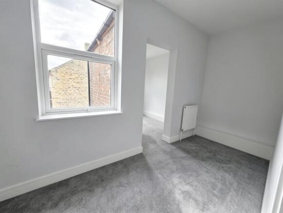 3 bed Terraced to rent Image 6