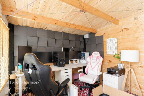 Rudyard Lake Grove, Stoke-on-trent, ST6 5DA