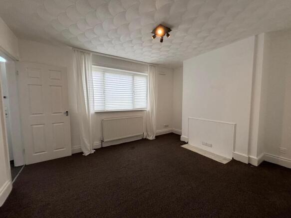 2 bed Semi-Detached to rent Image 6