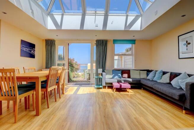 new sitting room 1.jpg