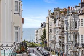 11, 49 New Steine Mansions, Devonshire Place, Brighton BN2 1QJ