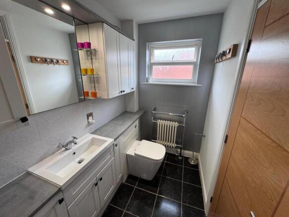 EN-SUITE SHOWER ROOM/W.C.