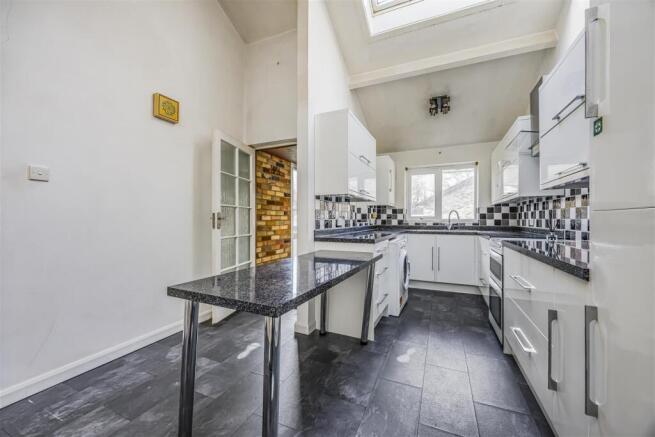 16 Brecon Close, New Milton-PorticoMarketing-O'Har