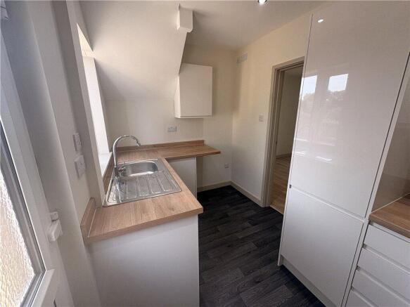 3 bed Semi-Detached to rent Image 5