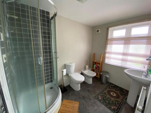 ensuite.jpg