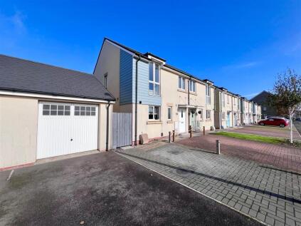 Miles Row, Haywood Village - 22FT GARAGE!