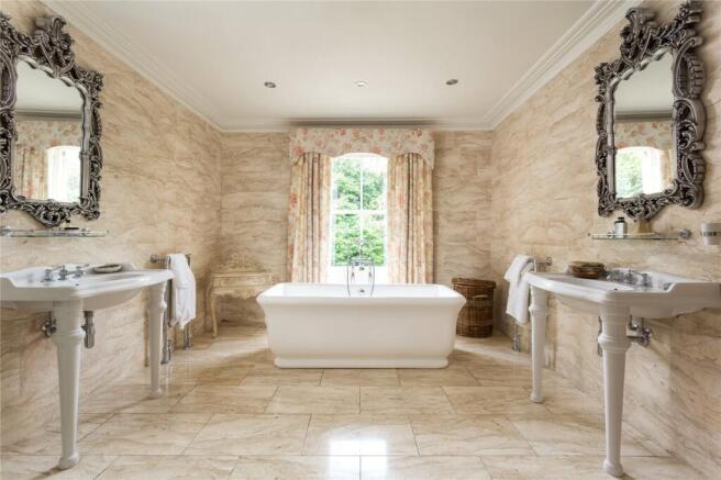 6 bed Detached for sale Image 11