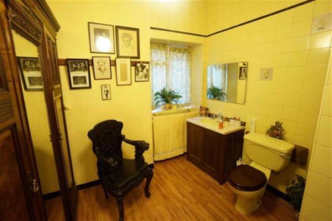 3-PIECE SHOWER ROOM