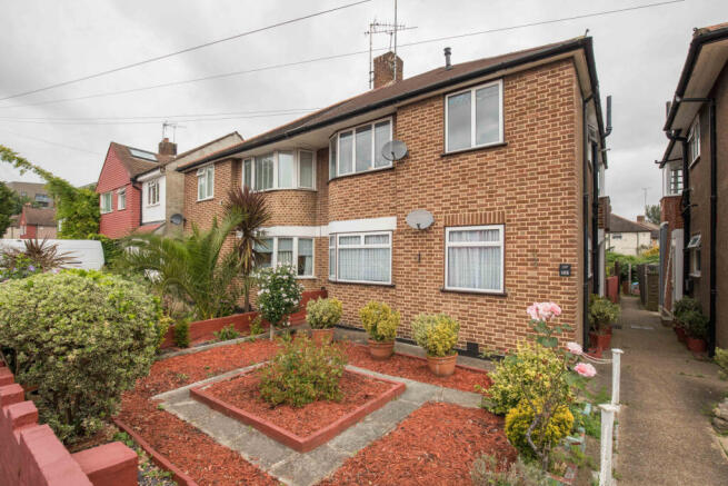 2-Bedroom Apartment Carshalton