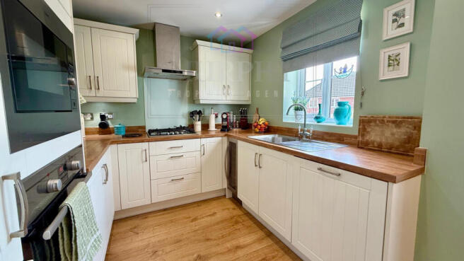 3 bed Detached for sale Image 10