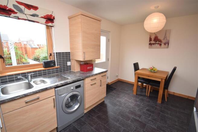 Kitchen 2 .JPG