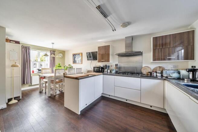 4 bed Detached for sale Image 5