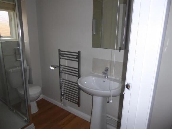 2 Marlowe Court bathroom 1b.JPG