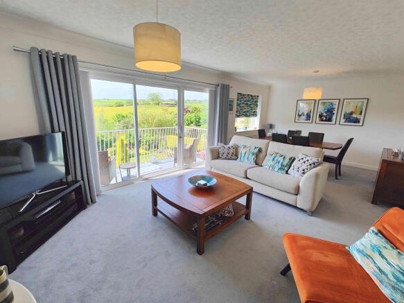 4 bed Semi-Detached for sale Image 4