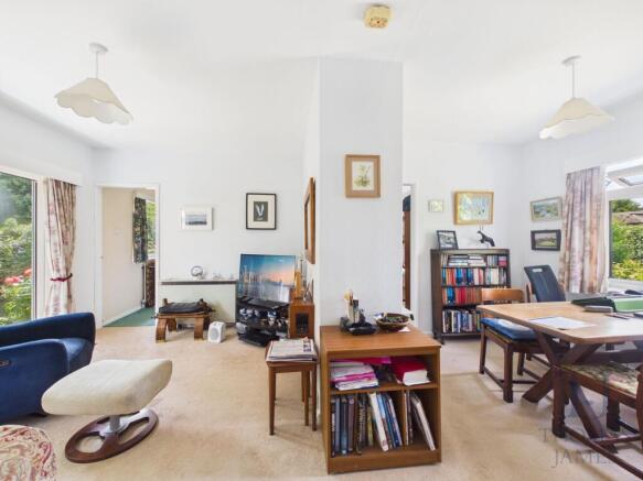 LOUNGE\DINING ROOM