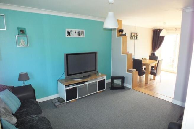 Lounge 1.JPG