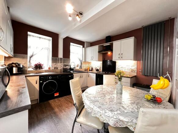 3 bed Semi-Detached for sale Image 2