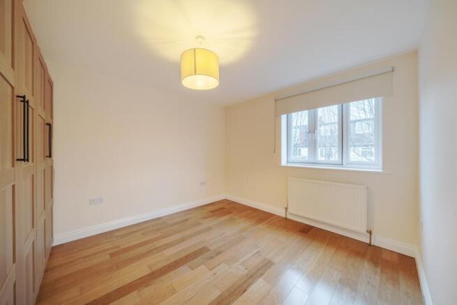 1387950-4-6937f8e...