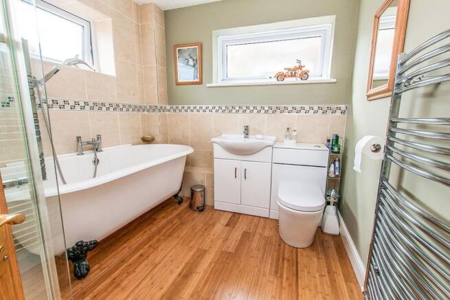 Family Bathroom / WC