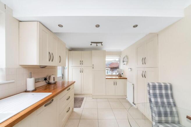 4 bed Detached for sale Image 10