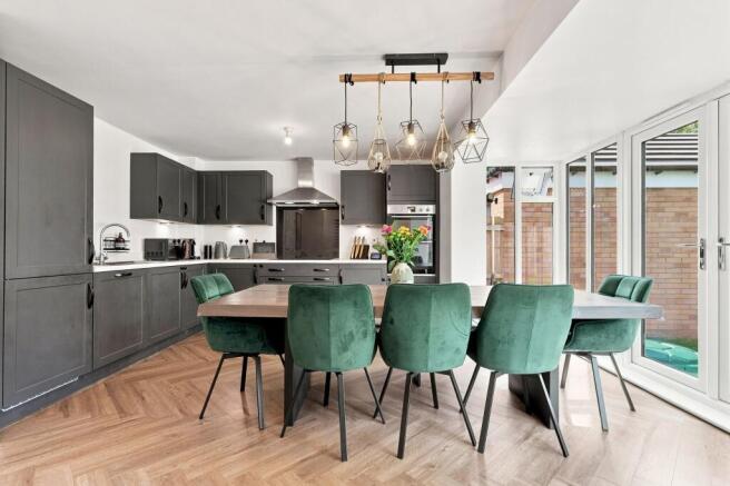 4 bed Detached for sale Image 5