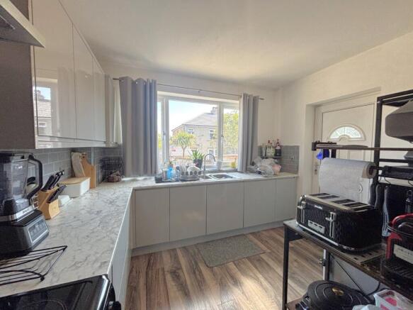 4 bed Semi-Detached for sale Image 6