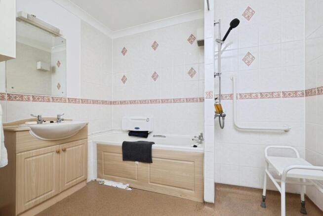 2 bed Apartment for sale Image 5