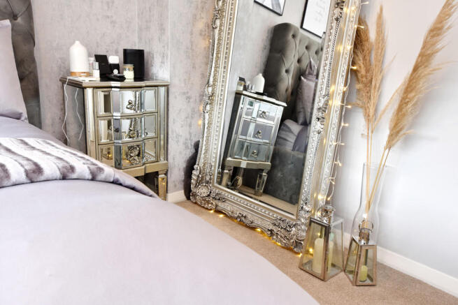 Bedroom 2 - Detai...