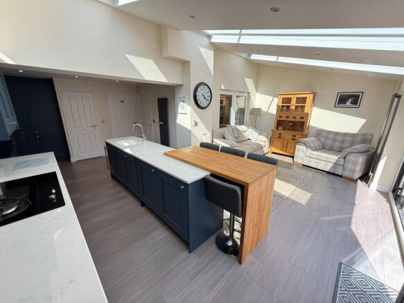 4 bed Detached for sale Image 5