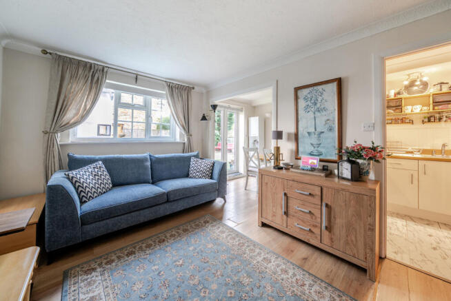 1393029-16-695cdc...