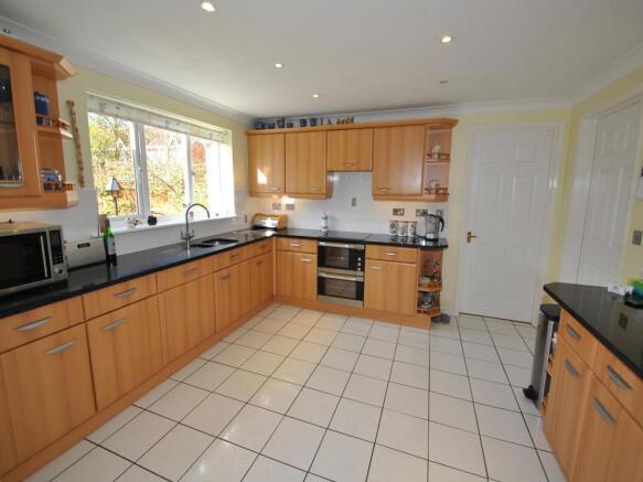 KITCHEN/BREAKFAST ROOM