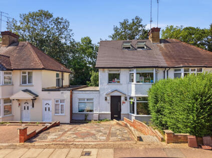 Farm Road, Edgware, HA8